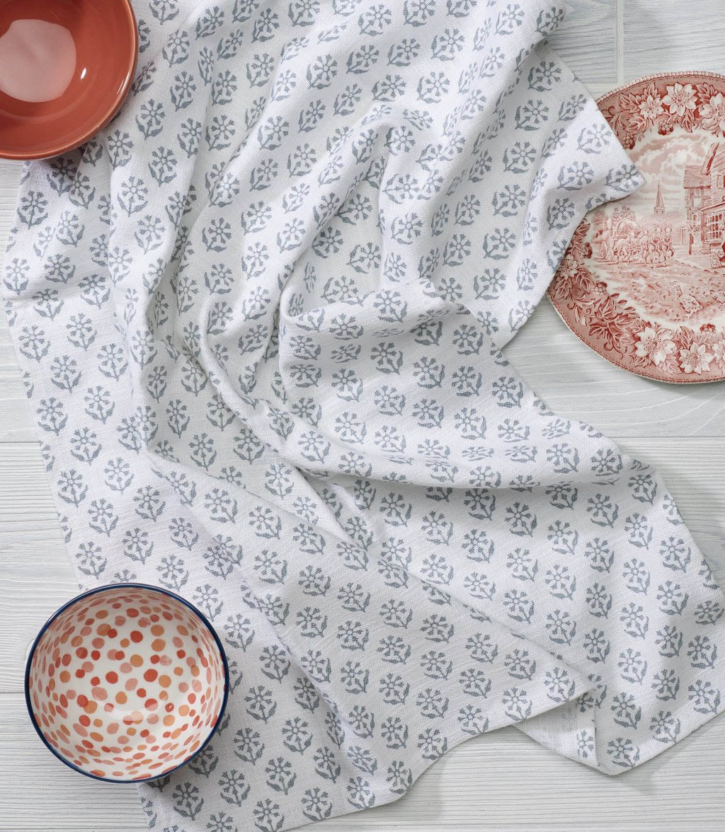 http://augusttable.com/cdn/shop/collections/feat-kitchen-towel_1200x1200.jpg?v=1602564442