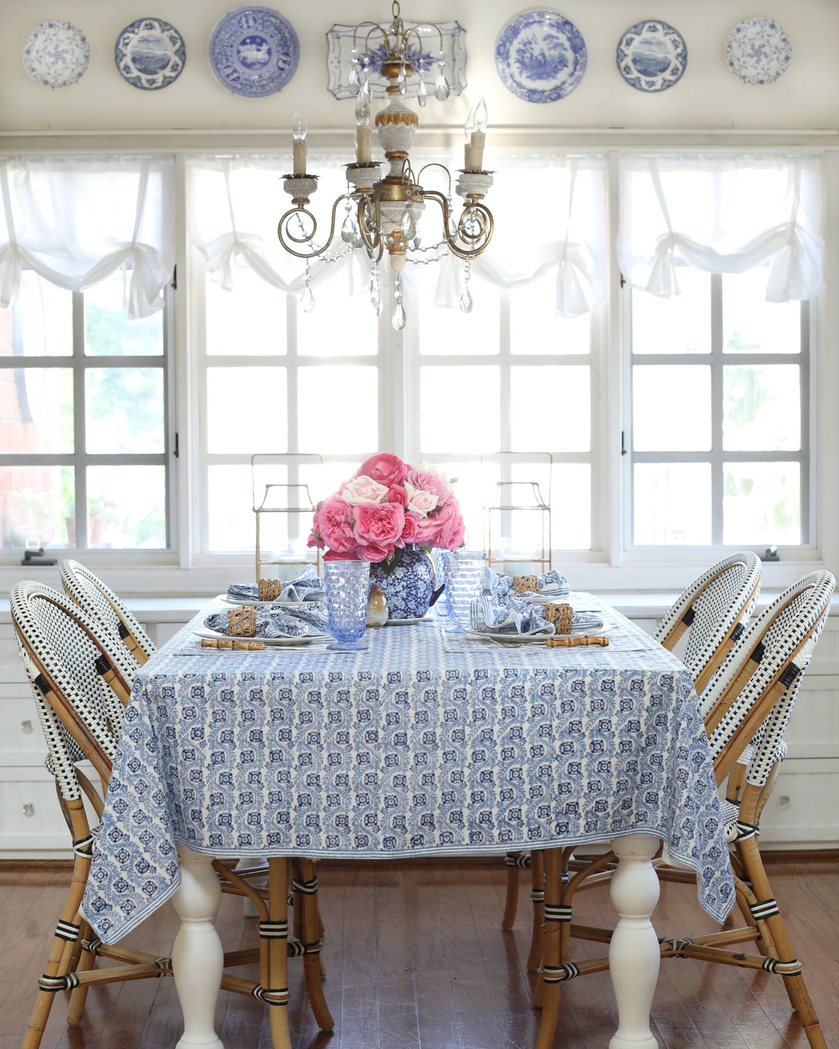 Villa Vaux Grand Tablecloth - Blue and White