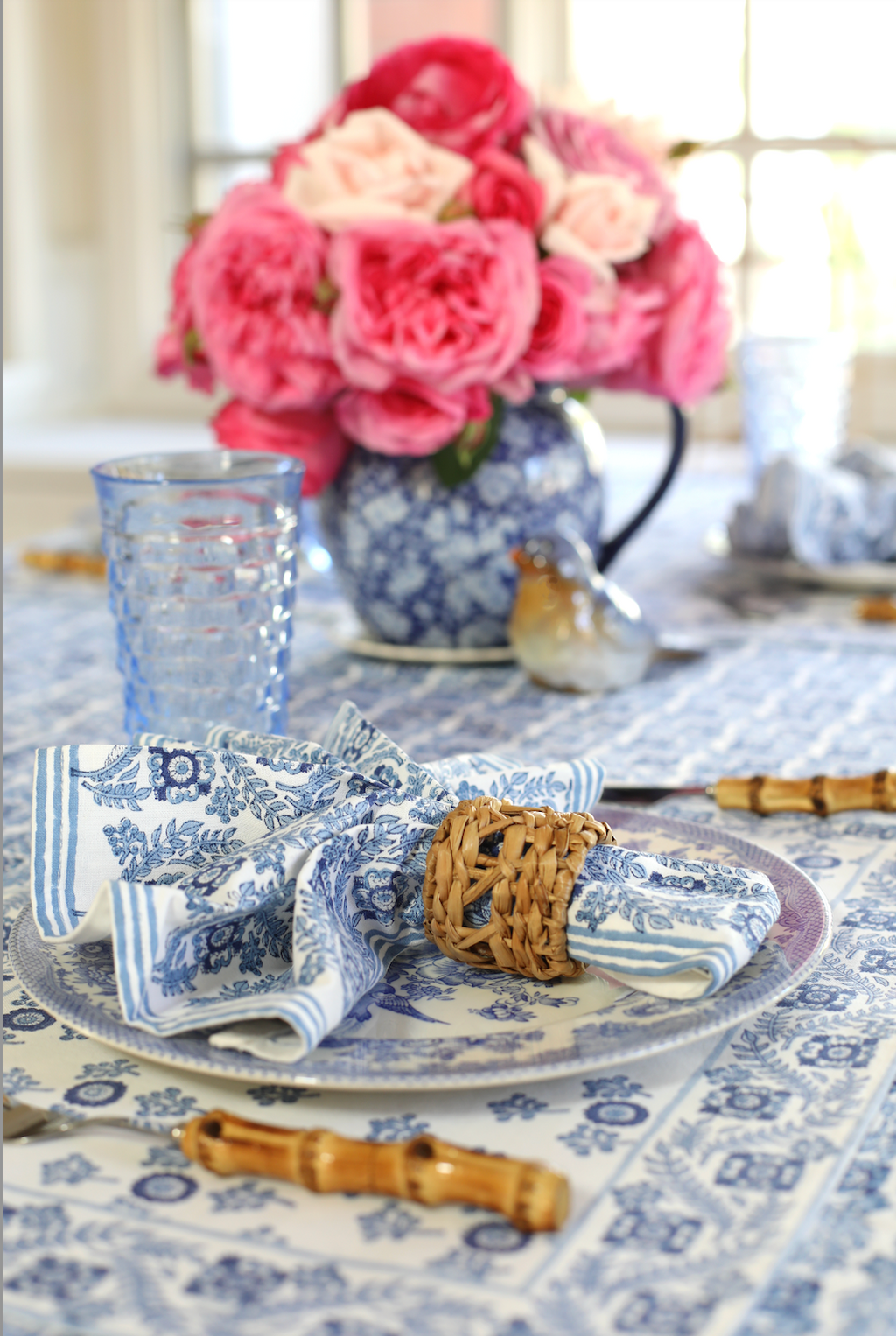 Villa Vaux Grand Tablecloth - Blue and White