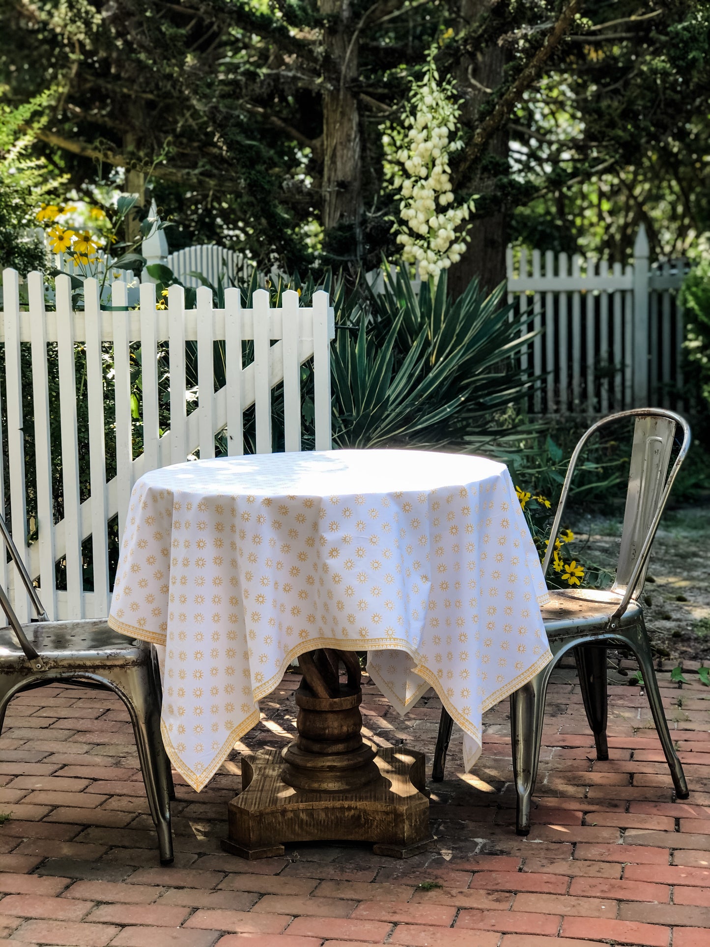 Here Comes the Sun Tablecloth in Tanager Yellow